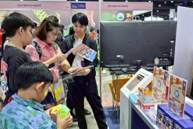STKC ออกบูธจัดแสดงชิ้นงานชุด ตารางธาตุ ในรูปแบบ AR card สร้า ... Image 19